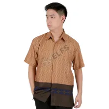 KEMEJA BATIK PENDEK Kemeja Batik Pendek Semi Satin 8F17008 Coklat Muda